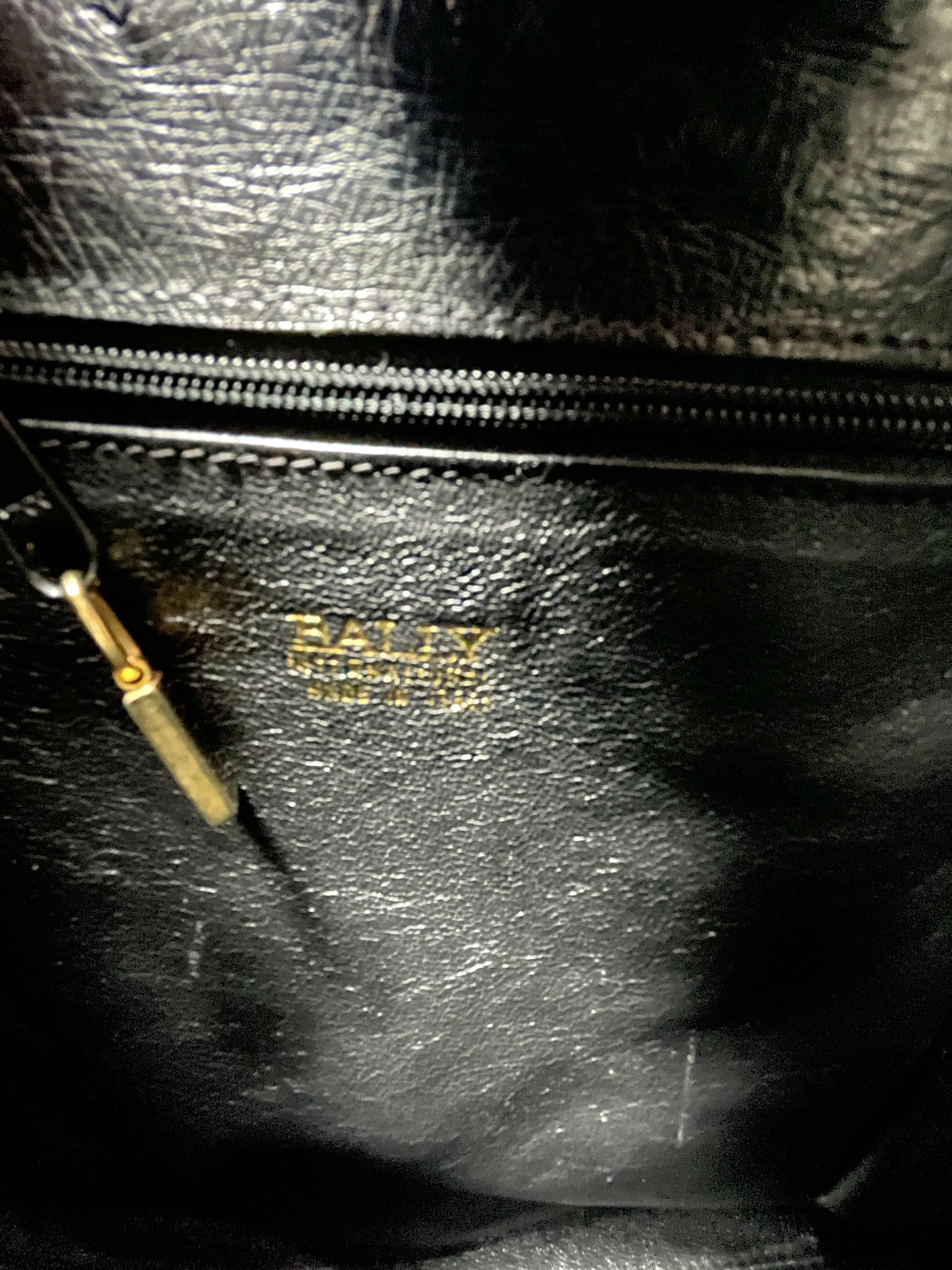 Vintage BALLY genuine ostrich leather kelly ado sport style shoulder bag purse with gold tone hardware and twisted straps. 061024y1